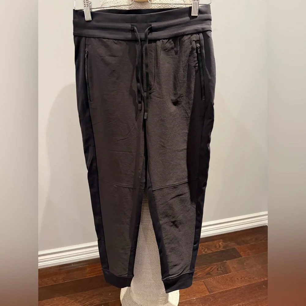 Athleta Men's Charcoal Joggers - Picture 1 of 4